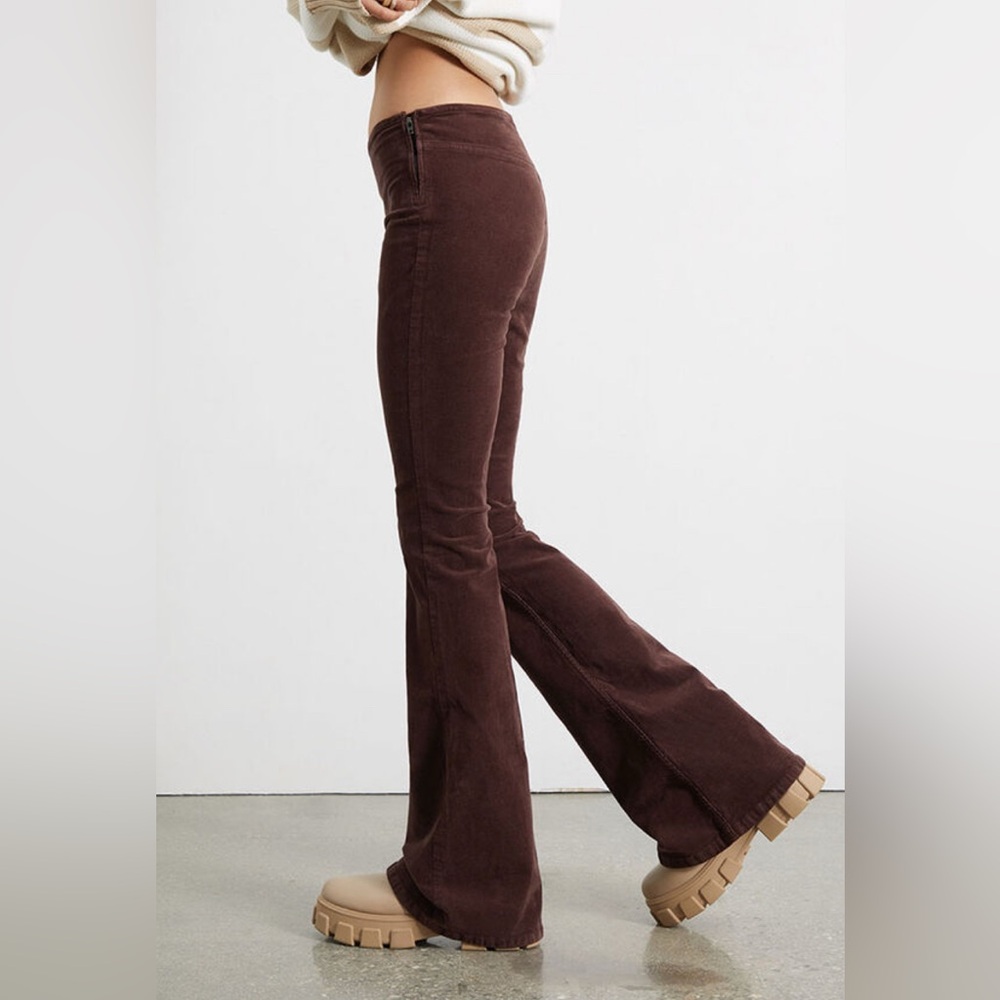 Pacsun Brown Corduroy Low Rise
Flare Pants size 27 great condition side zip - Picture 3 of 17
